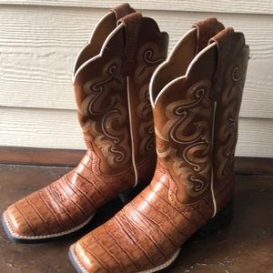 Ariat cowboy boots, ostrich pattern, size 5.5